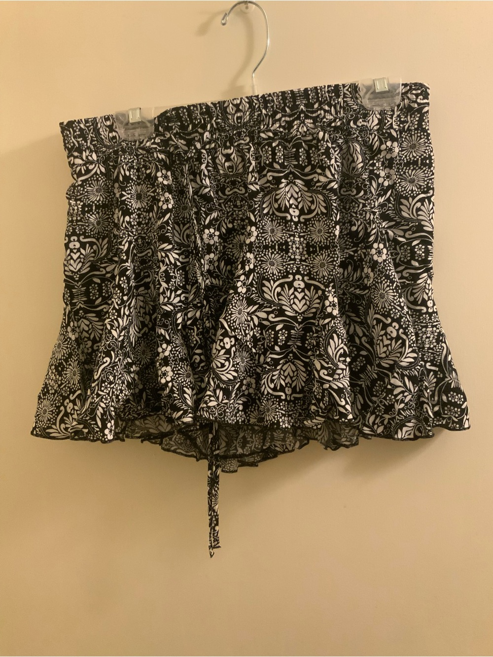 Zara Black & White Floral Print Ruffle Mini Shorts